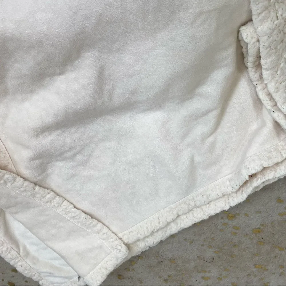 Urban Outfitters OU Home White Throw Soft Sherpa Fleece Blanket 65
